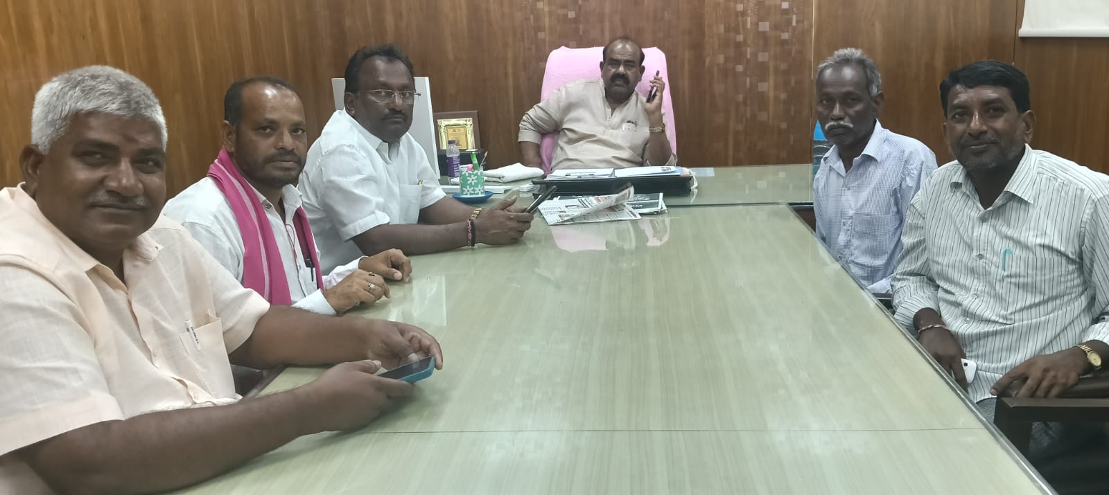 మాజీ స్పీకర్ మధుసూదన్ చారి తో భేటీ అయిన శాయంపేట మండలం బీఆర్ఎస్ నాయకులు