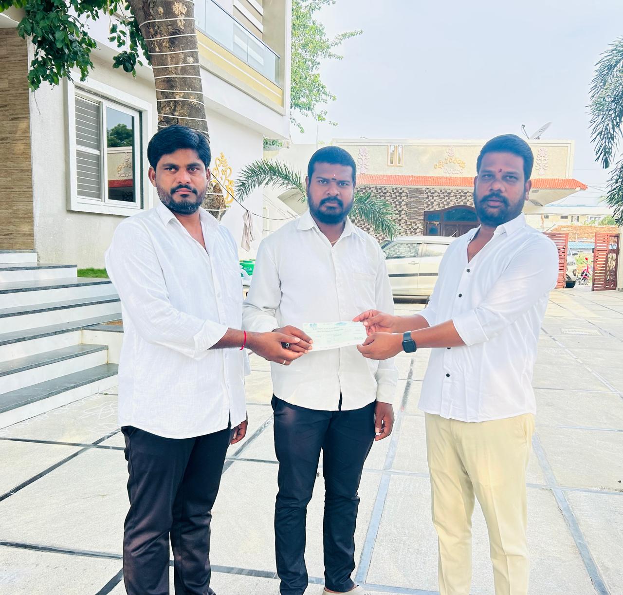 ముఖ్యమంత్రి సహాయనిధి చెక్కు అందజేత