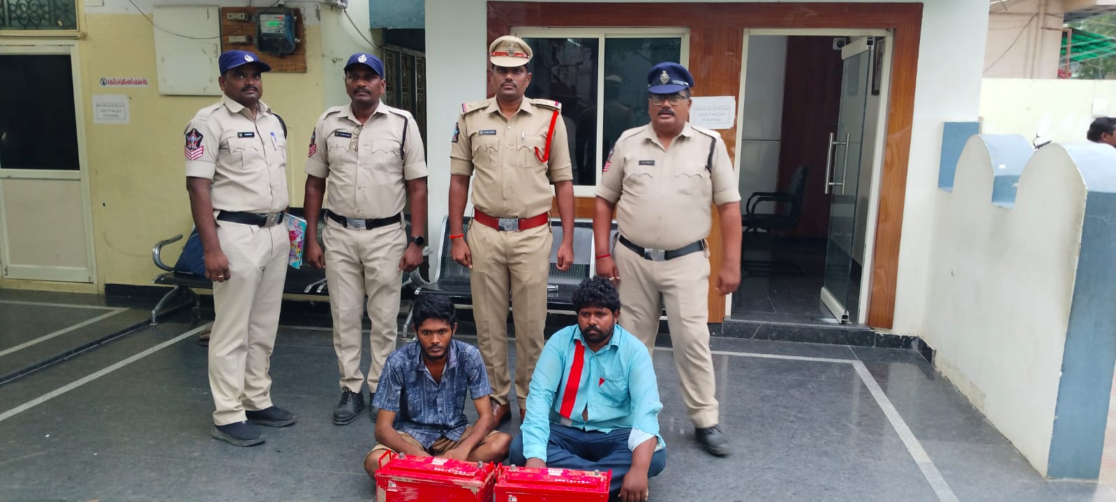 బ్యాటరీ దొంగలు అరెస్ట్ది. 16.05.2025 వ తేదీ మద్యాహ్నం