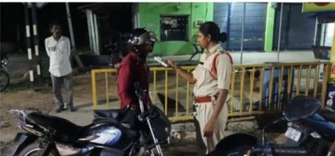 ప్రతి ఒక్క వాహనదారులు రహదారి భద్రత నియమాలు పాటించాలి