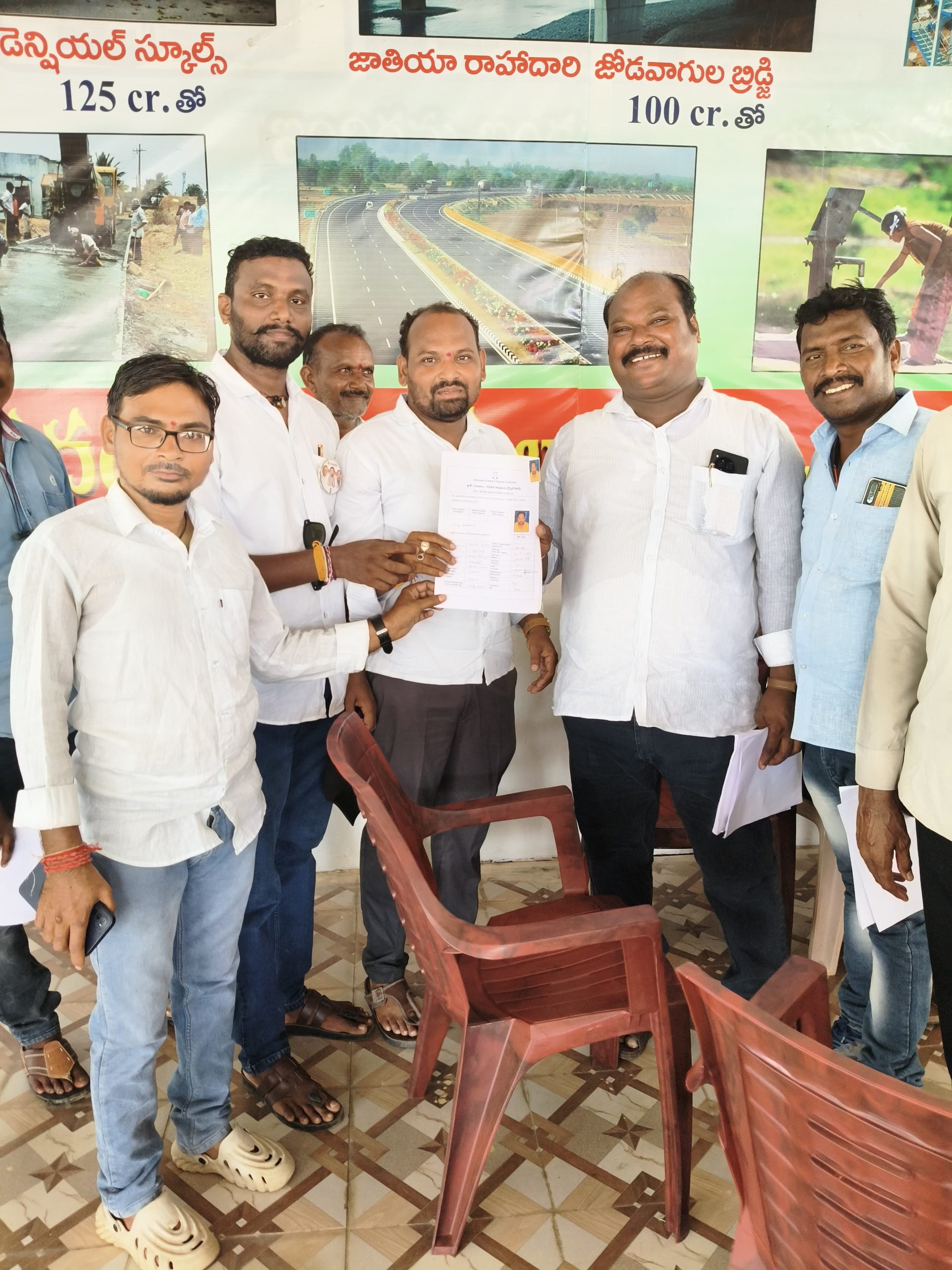 కాంగ్రెస్ పార్టీలో మారుతున్న సమీకరణాలు. సర్వేలో వెళ్ళడైన ఆసక్తికర అంశాలు