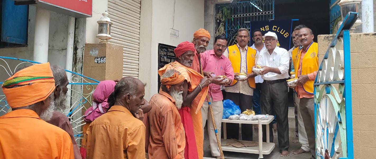 పేదలకు అన్న వితరణ