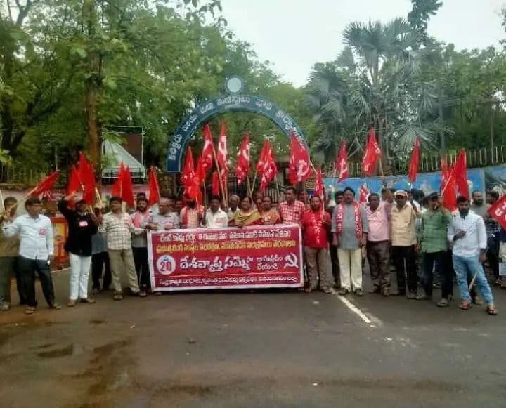 కార్మికులకు నష్టం చేసే నల్ల చట్టాలను రద్దు చేయాలి