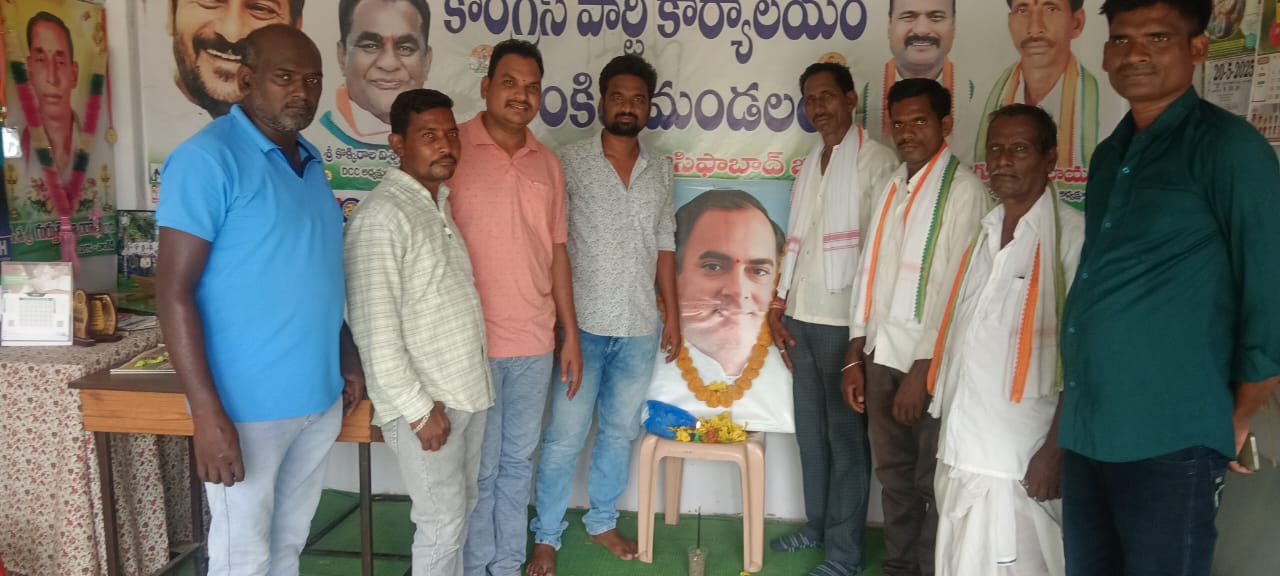 రాజీవ్ గాంధీ చిత్రపటానికి పూలమాలలు వేసి నివాళులు అర్పించి,కాంగ్రెస్ మండలఅధ్యక్షులు