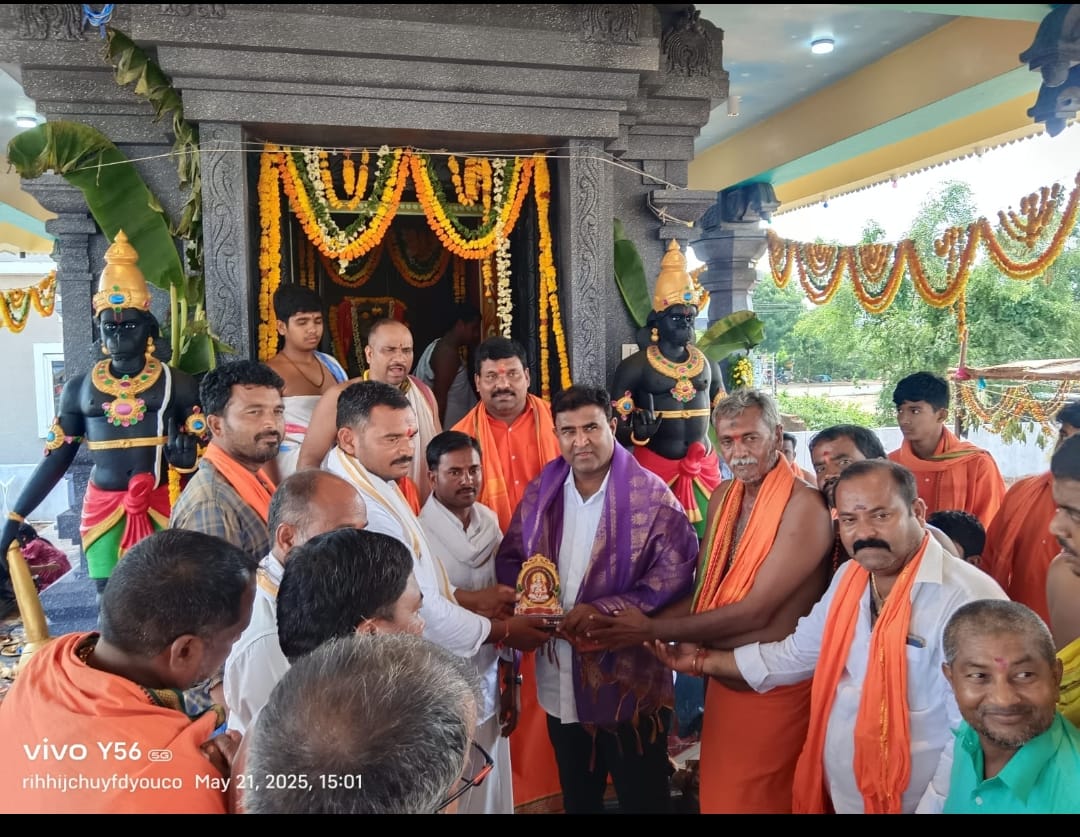 ఆంజనేయస్వామి విగ్రహ ప్రతిష్ట మహోత్సవములో పాల్గొన్న -సునీల్ రెడ్డి, మోహన్ రెడ్డి