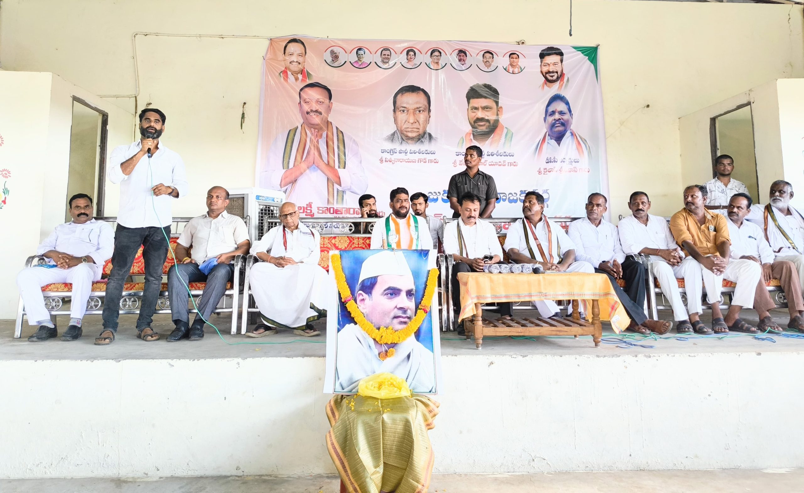 జుక్కల్ నియోజకవర్గం డోంగ్లి మండలంలో కాంగ్రెస్ పార్టీ ముఖ్య కార్యకర్తల సమావేశం ….