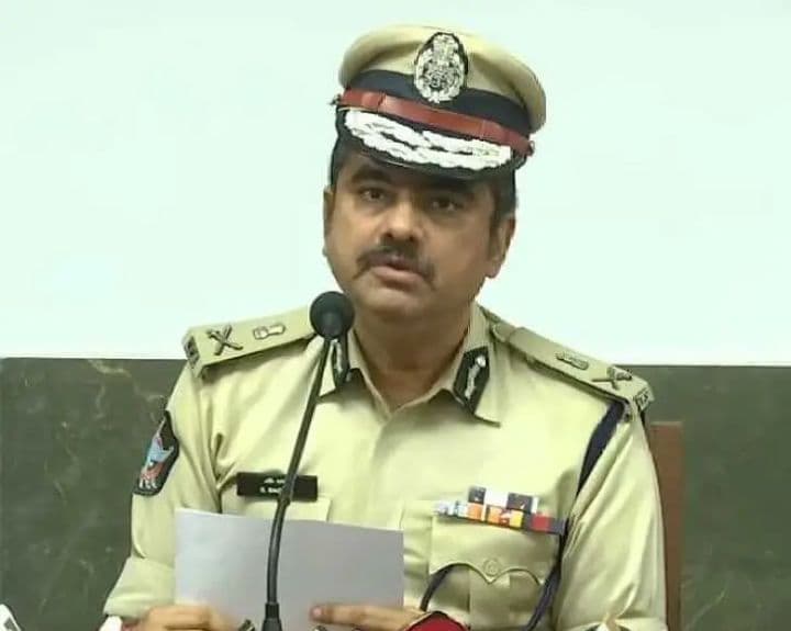 ఆన్‌లైన్‌ బెట్టింగ్‌ కేసులో విజయనగరం వ్యక్తులు అరెస్ట్‌: సీపీ