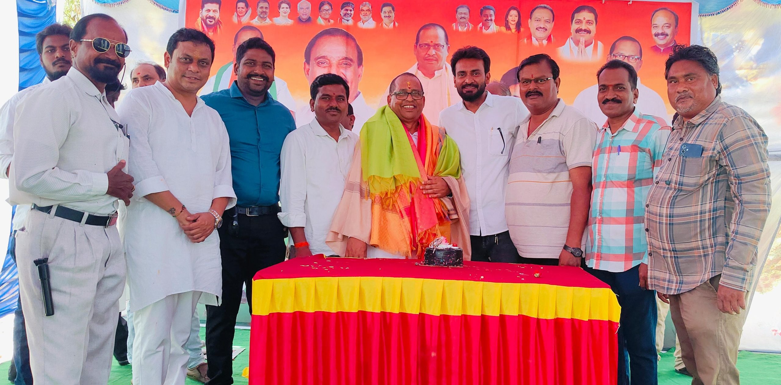 కార్పొరేటర్ దొడ్ల వెంకటేష్ గౌడ్ పుట్టినరోజు శుభాకాంక్షలు తెలియజేసిన కూకట్ పల్లి జర్నలిస్ట్ మిత్రులు