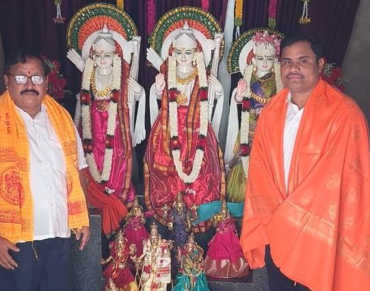గున్నేపల్లి లో హనుమాన్ జన్మదిన సందర్భంగా స్వామి వారిని దర్శించుకున్న గాలి దేవర త మేష్, గొల్ల కోటి సతీష్