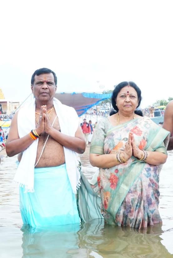 త్రివేణి సంఘమంలో స్నానం ఆచరించిన – అర్బన్ ఎమ్మెల్యే ధన్ పాల్..!