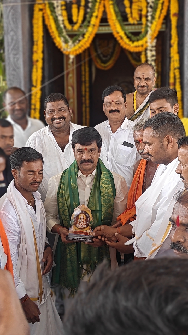 ఆంజనేయస్వామివిగ్రహ ప్రతిష్ట మహోత్సవములో పాల్గొన్న -వేముల ప్రశాంత్ రెడ్డి