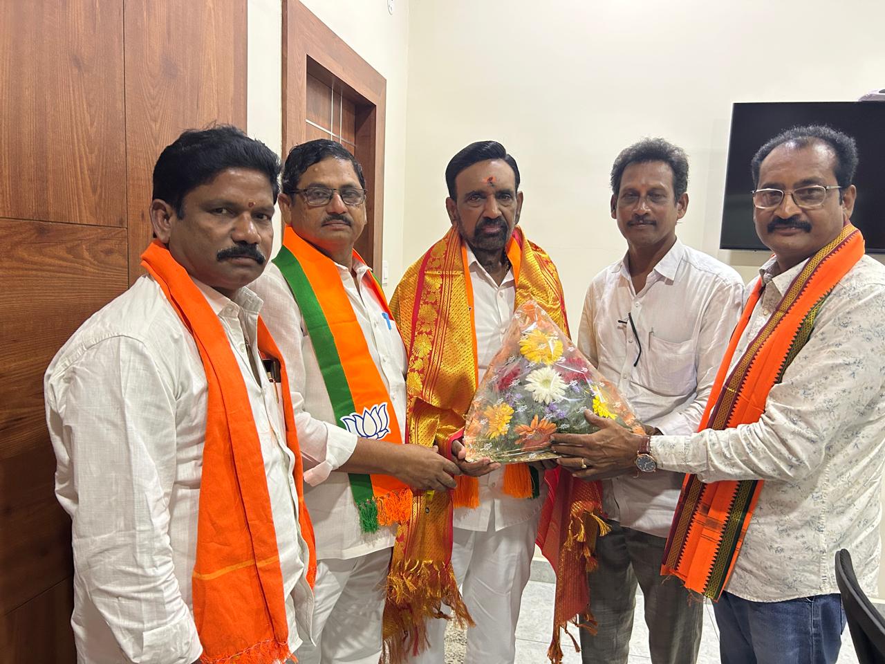 రాజ్యసభ సభ్యులు పాక సత్యనారాయణ కలిసిన, ఇళ్ల సత్యనారాయణ మరియు కోనసీమ బిజెపి నాయకులు