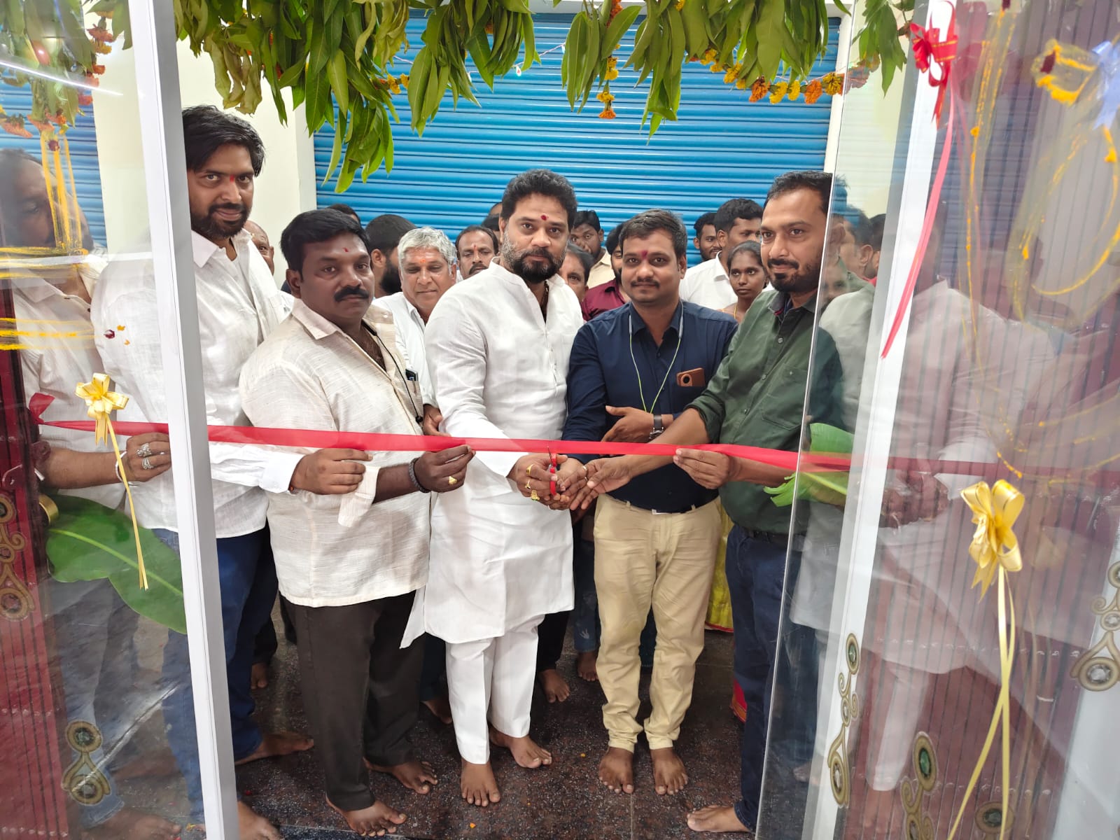 కీర్తన గోల్డ్ లోన్స్ ప్రారంభించిన మేడా విజయశేఖర్ రెడ్డి