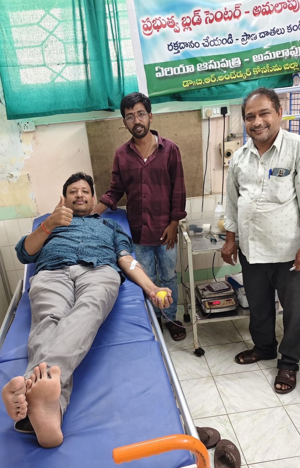 33 సార్లు రక్తదానం చేసిన విశ్వేశ్వర శర్మ కి , కృతజ్ఞతలు తెలియజేసిన ఆజాద్ ఫౌండేషన్