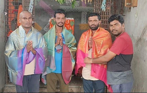 హనుమాన్ మాలతో పాదయాత్ర చేసిన స్వాములకు తీన్మార్ జయ్ సన్మానం
