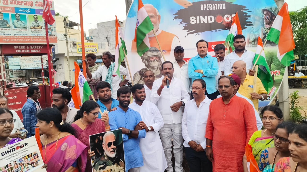 గజ్వేల్ పట్టణ కేంద్రంలో ఘనంగా తిరంగా ర్యాలీ