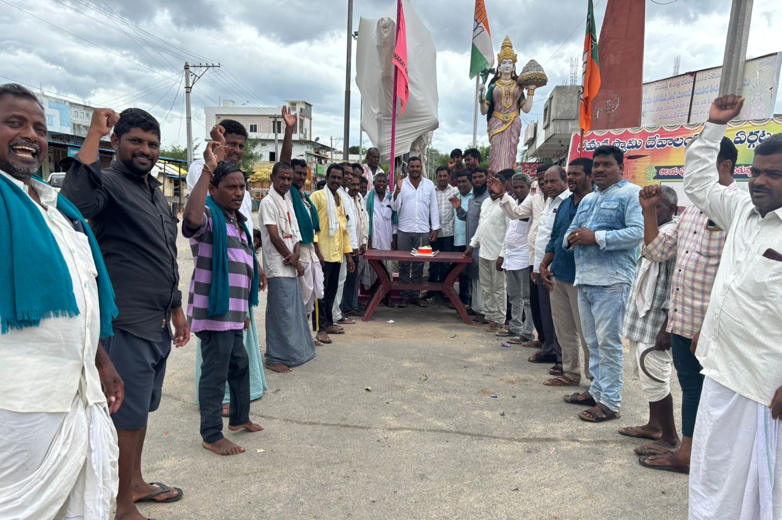 కాంగ్రెస్ పార్టీ ఆధ్వర్యంలో ఘనంగా నిర్వహించిన టీపీసీసీ అధ్యక్షుల జన్మదిన వేడుకలు