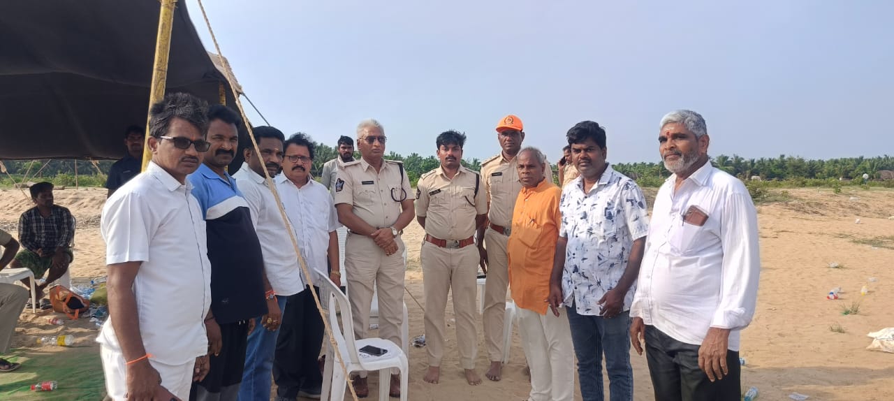 విషాదం జరిగిన గోదావరి ప్రాంతాన్ని పరిశీలించిన బీజేపీ నేతలు