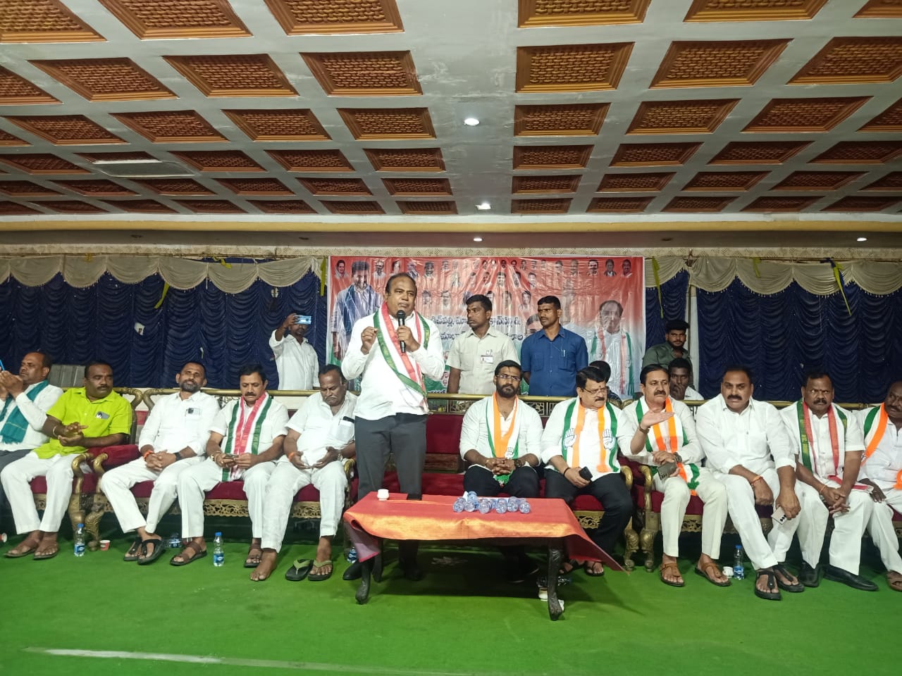 కాంగ్రెస్ కార్యకర్తల విస్తృతస్థాయి సమావేశం..!