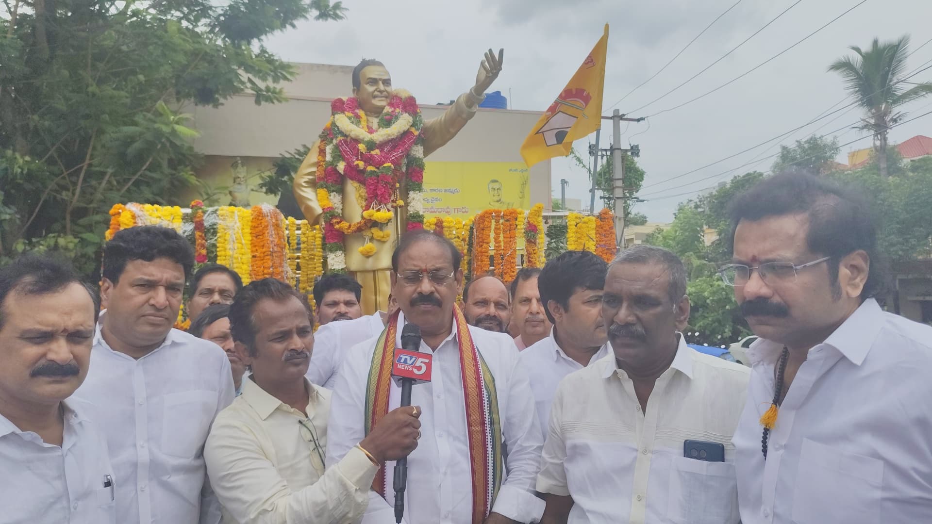 ఘనంగా ఆంధ్రప్రదేశ్ మాజీ ముఖ్యమంత్రి నందమూరి తారక రామారావు జయంతి వేడుకలు