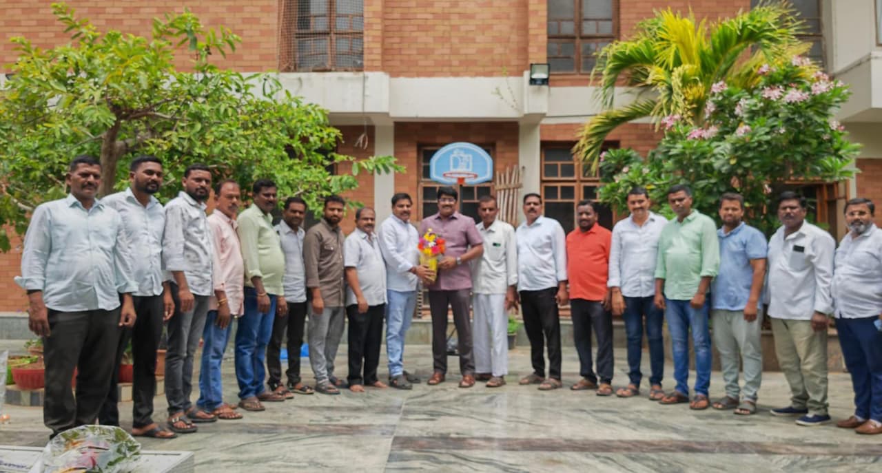 అభిమానుల మధ్య జగనన్న జన్మదిన వేడుకలు..!