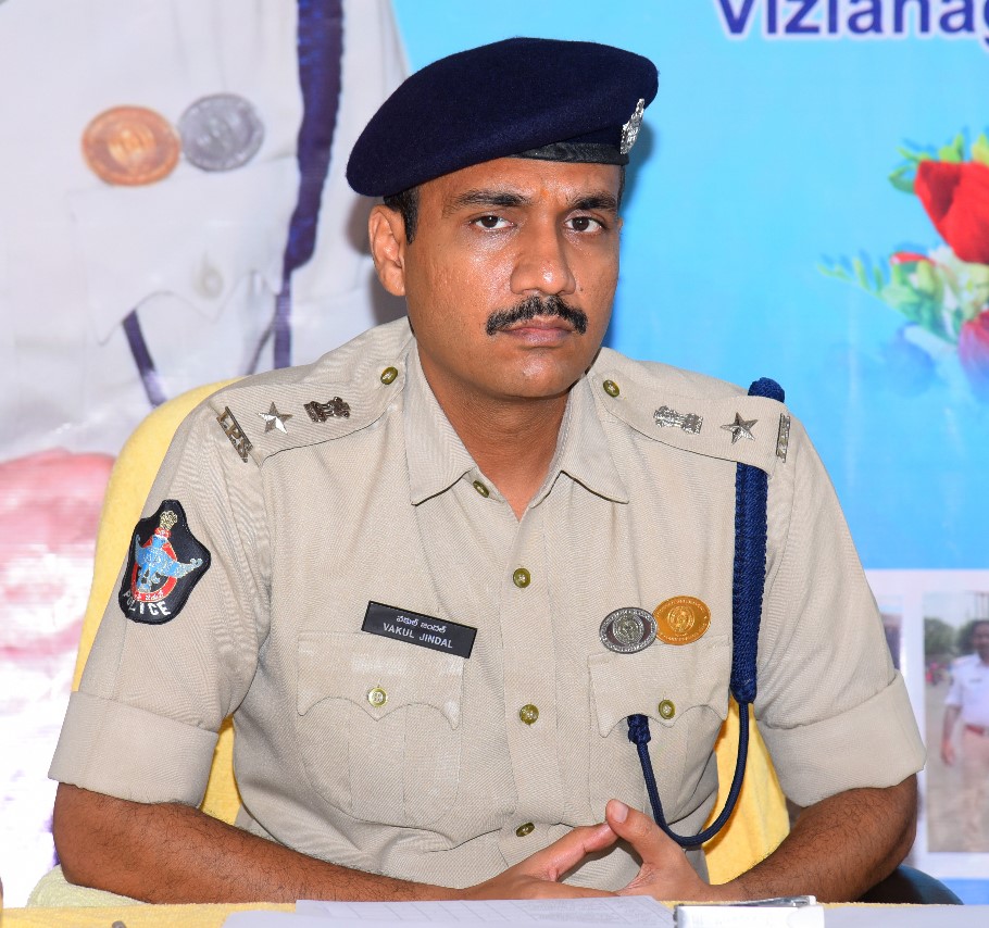 69 డ్రంకన్ డ్రైవ్ కేసుల్లో రూ.6.90 లక్షల జరిమానా విజయనగరం జిల్లా ఎస్పీ వకుల్ జిందల్, ఐపిఎస్