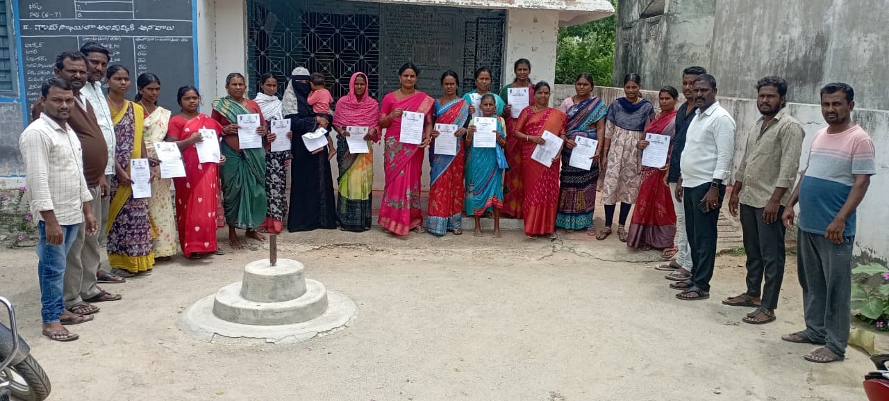 బట్టాపూర్ లో ఇందిరమ్మ ఇండ్ల లబ్ధిదారులకు ప్రొసీడింగ్ లు అందజేత