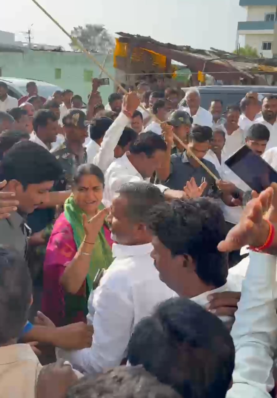 ఇందిరమ్మ ఇండ్ల శంకుస్థాపన కార్యక్రమంలో! కాంగ్రెస్. బి ఆర్ఎస్. రసా బస ఒకరిపై ఒకరు నినాదాలు