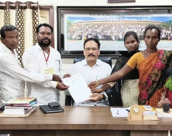 భర్త మృతిపై ఎస్టీ కమిషన్‌కు ఫిర్యాదు