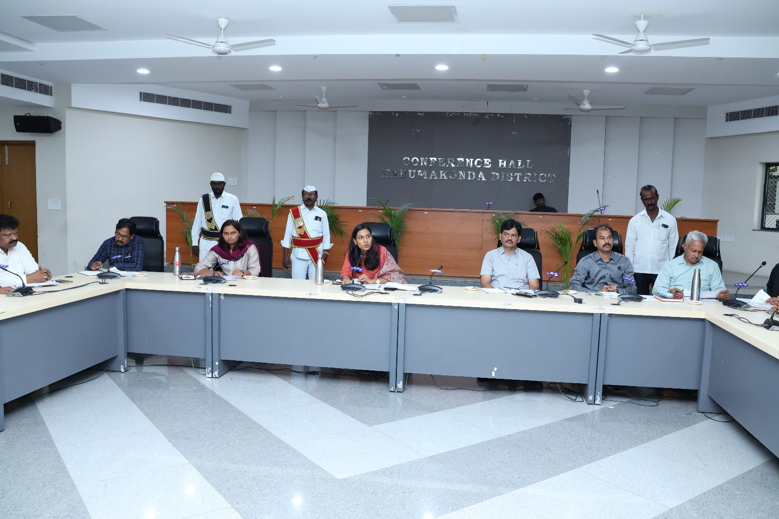 రెవెన్యూ సదస్సుల్లో వచ్చిన దరఖాస్తులను పరిష్కారించాలి ఆదేశించిన జిల్లా కలెక్టర్ ప్రావీణ్య