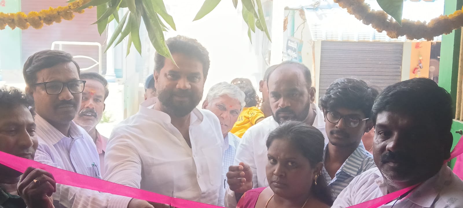 నాగిరెడ్డిపల్లి పంచాయతీలో చౌక దుకాణాలు ప్రారంబించిన మేడా విజయ శేఖర్ రెడ్డి