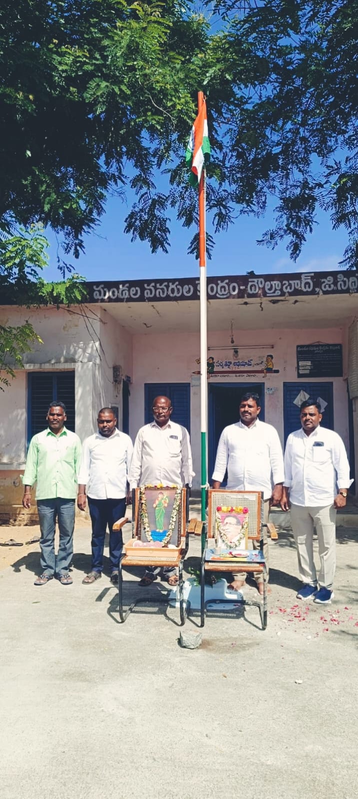 ఘనంగా రాష్ట్ర అవతరణ వేడుకలుమండల విద్యాధికారి గజ్జల కనకరాజు