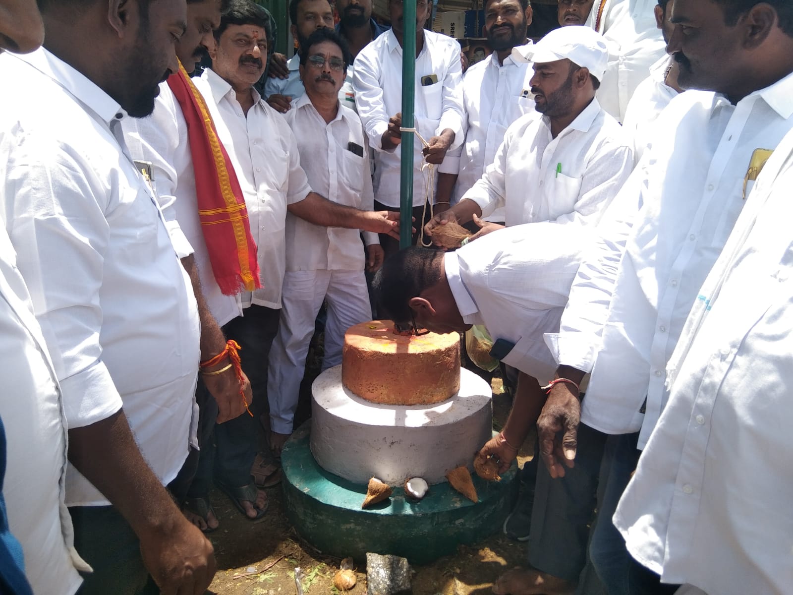 తెలంగాణ రాష్ట్ర ఆవిర్భవ ఉత్సవం సందర్భంగా జాతీయ జెండాను ఆవిష్కరించిన దుబ్బాక నియోజకవర్గం ఇన్చార్జి చెరుకు శ్రీనివాసరెడ్డి