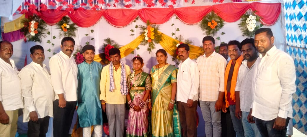 నూతన వస్త్ర ఫల పుష్ప లంకరణ మహాత్సవముంలో పాల్గొన్నా బిజెపి నాయకులు