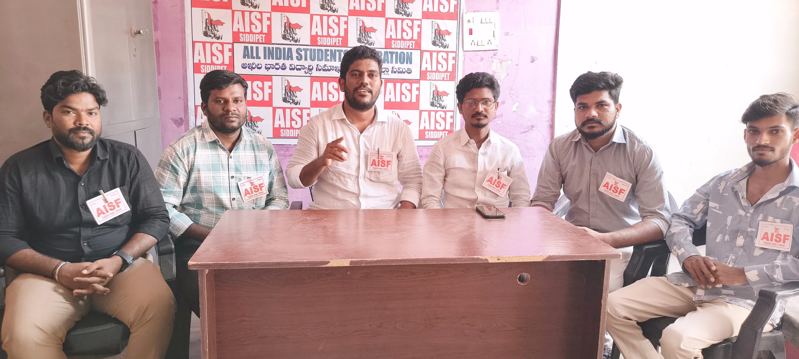 కార్పొరేట్ విద్యాసంస్థల దోపిడీకి అధికారులు అడ్డుకట్ట వేయాలి..