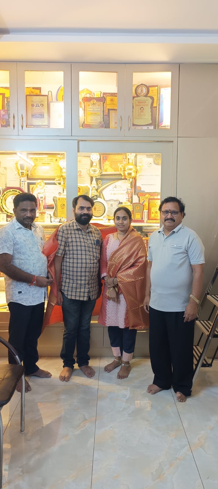 ఐఐటీలో పి హెచ్ డి ప్రవేశం పొందిన శ్రీ లలితను అభినందించిన వెంకట రెడ్డి నానాజీ