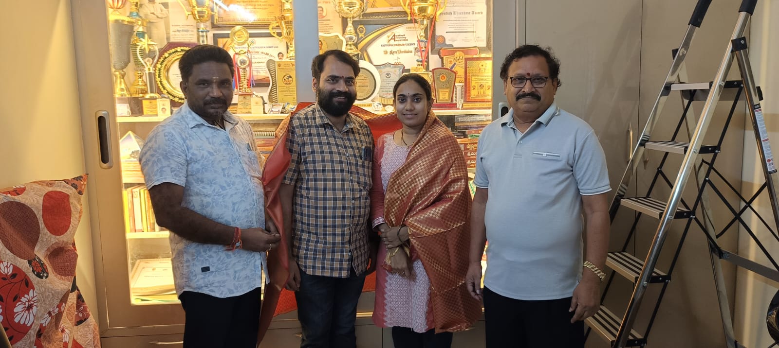 ఐఐటీలో పి హెచ్ డి ప్రవేశం పొందిన శ్రీ లలితను అభినందించిన గ్రంధి నానాజీ ,గొల్ల కోటి వెంకటరెడ్డి,