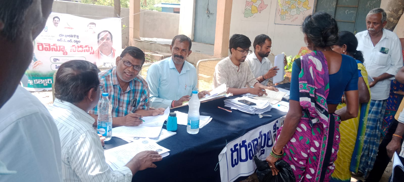 రెండవరోజు కోన సాగిన రెవిన్యూ సదస్సు…!