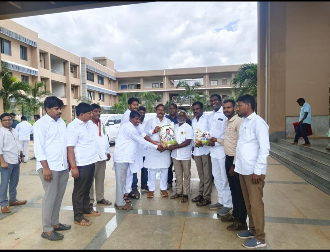 నాణ్యమైన విత్తనం రైతన్నకు నేస్తం కార్యక్రమం ప్రారంభించిన పరిగి ఎమ్మెల్యే డాక్టర్ టి. రామ్మోహన్ రెడ్డి.