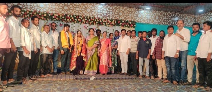 వివాహ వేడుకలకు హాజరై వధువరులను ఆశీర్వాదించిన ఆసిఫాబాద్ ఎమ్మెల్యే కోవ లక్ష్మి