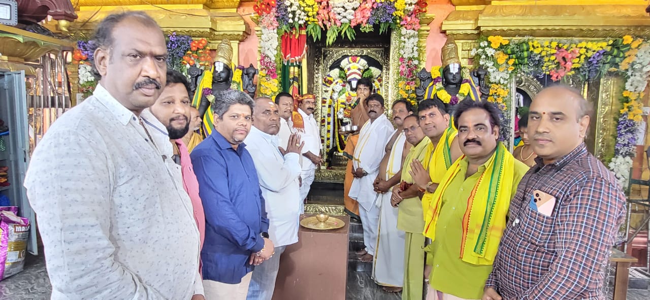 శ్రీ భూనీళా సమేత శ్రీ వెంకటేశ్వర స్వామి వారి 13వ వార్షిక బ్రహ్మోత్సవం లో పాల్గొన్న జనసేన నాయకులు : ప్రేమ్ కుమార్