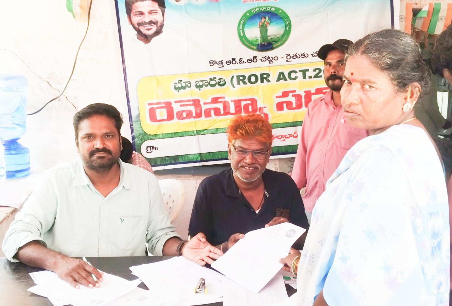 భూ భారతి ఆర్ ఓ ఆర్ చట్టంలో భాగంగా ఈరోజు తిరుమలాపూర్ గ్రామంలో అప్లికేషన్లను తీసుకోవడం జరిగింది