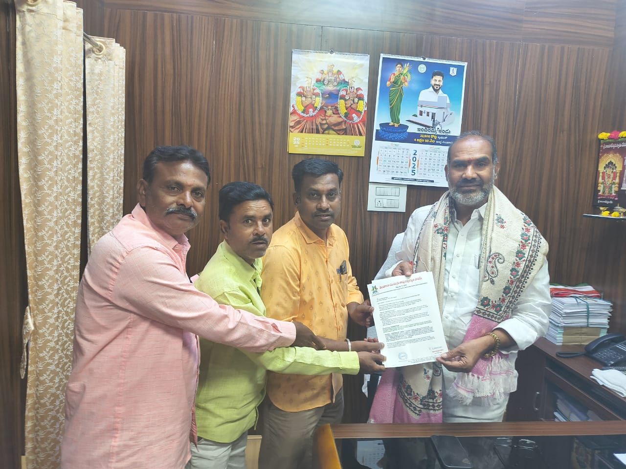 మున్నూరు కాపు జర్నలిస్ట్ ఫోరం, పటేల్ యూత్ ఫోర్స్  ఆధ్వర్యంలో పటేల్ గెజిట్ కోసం ప్రభుత్వ విప్ ఆది శ్రీనివాస్ కు వినతిపత్రం