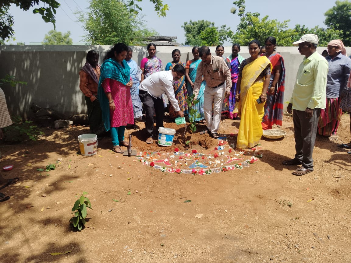 పర్యావరణ పరిరక్షణకు ప్రతి ఒక్కరూ మొక్కలు నాటాలి