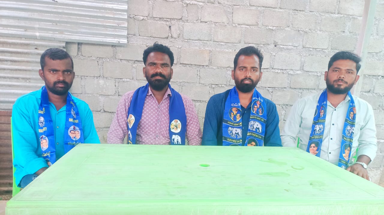 అలుగు వర్షిని ఐ ఎ ఎస్ ను రాష్ట్ర గురుకుల కార్యదర్శి విధుల నుంచి తొలగించాలి.