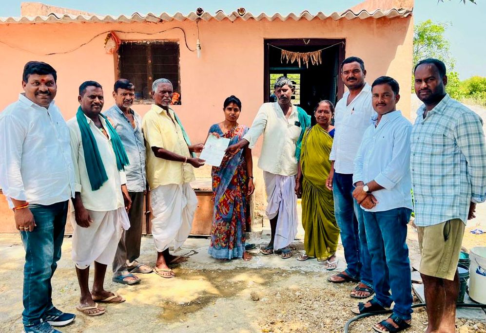 సీఎం రిలీఫ్ పండు చెక్కు అందజేత