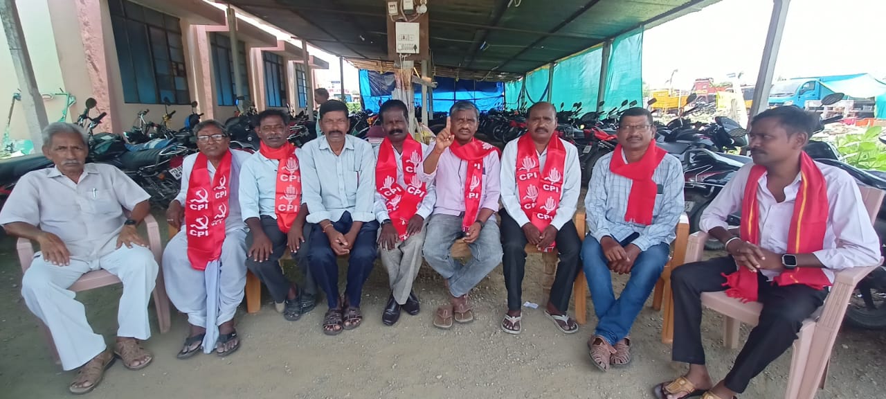 అసంపూర్తిగా ఉన్న ప్రాజెక్టును పూర్తి చేసి రైతన్నలను ఆదుకోవాలి.