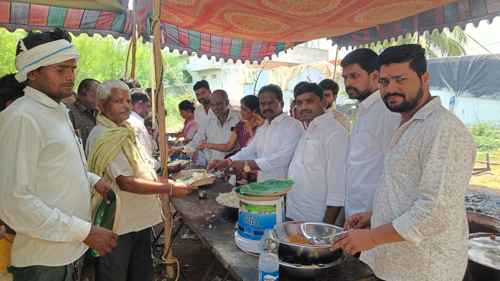 దుర్గామాత ప్రతిష్ఠ మహోత్సవంలో అన్నదాన కార్యక్రమం