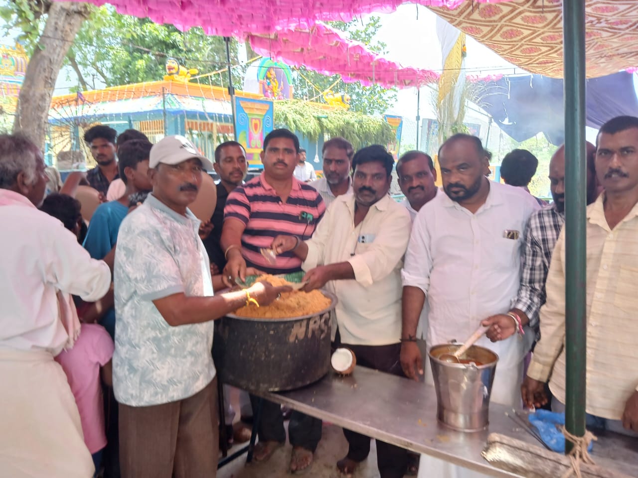 మారెమ్మ ఆలయంలో పెద్ద ఎత్తున అన్నదానం
