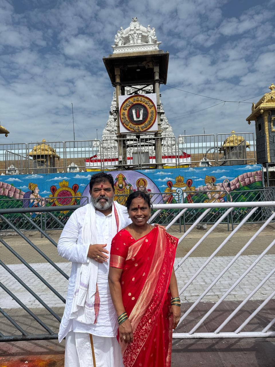 వెంకటేశ్వర స్వామిని దర్శించుకున్న ఇల్లెందుల శ్రీనివాస్ దంపతులు